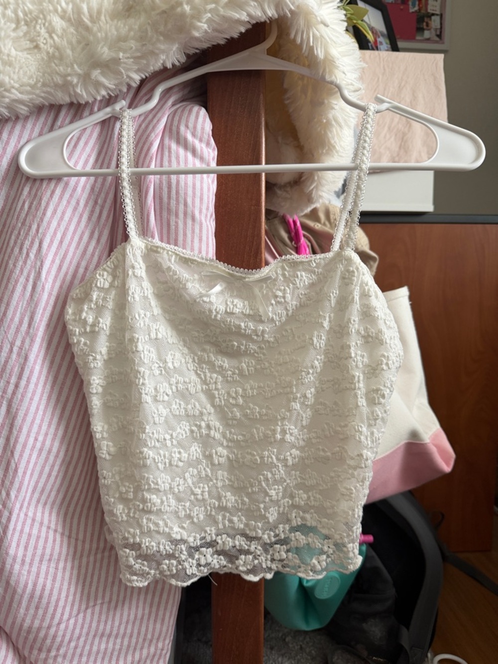 Ivory Lace Cropped Tank Top with Scalloped Hem - Women